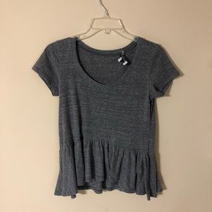Cute semi short grey top